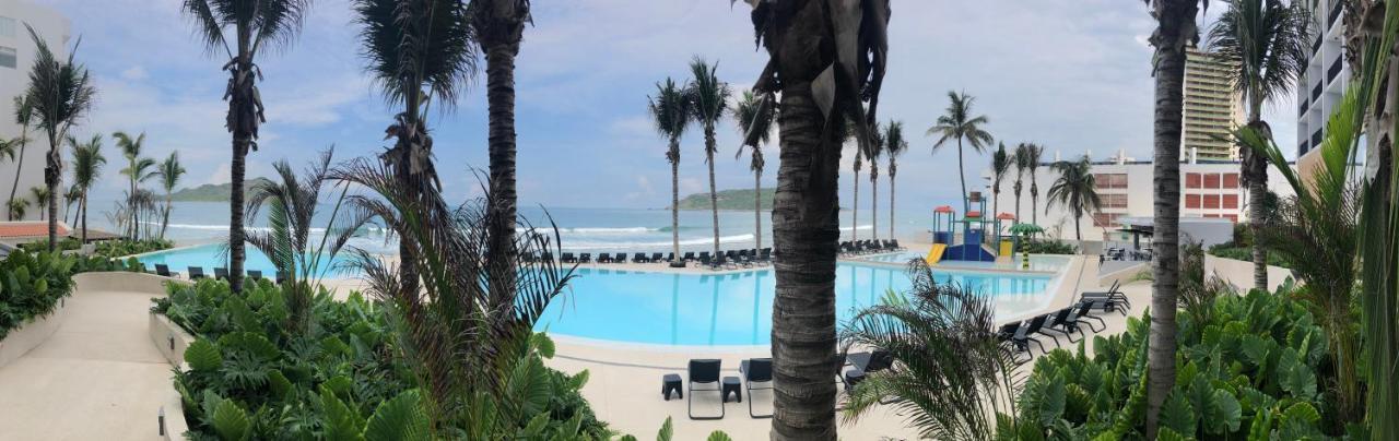 Viaggio Resort Mazatlán Eksteriør billede View of the beach at the Grand Palladium Hotel