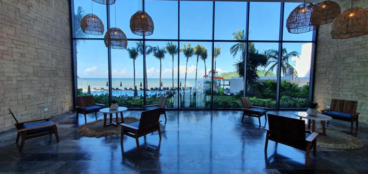 Viaggio Resort Mazatlán Eksteriør billede View of the beach from the lobby